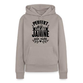 Janine - Perfekt Sein Kann Jeder Janine Sein Nicht - Frauen Premium Bio Hoodie - Taupe - Vorne - Julia (174cm)