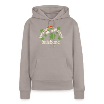 Kiss Me - Saint-Patrick Brisbane - Sweat à capuche Premium bio Femme - taupe - Devant - Julia (174cm)