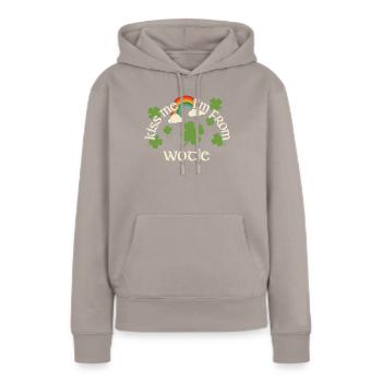Küss mich - St. Patricks Day Wotje - Frauen Premium Bio Hoodie - Taupe - Vorne - Julia (174cm)