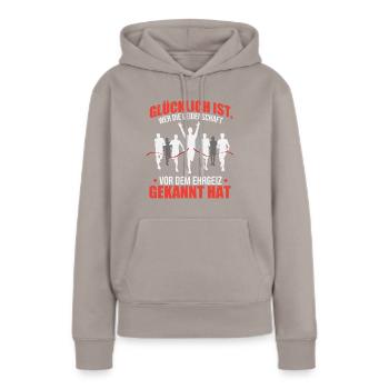 Halbmarathon: Leidenschaft vor Ehrgeiz - Frauen Premium Bio Hoodie - Taupe - Vorne - Julia (174cm)