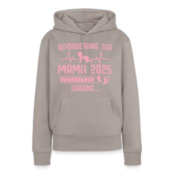 Werdende Mama 2025 lädt - Frauen Premium Bio Hoodie - Taupe - Vorne - Julia (174cm)