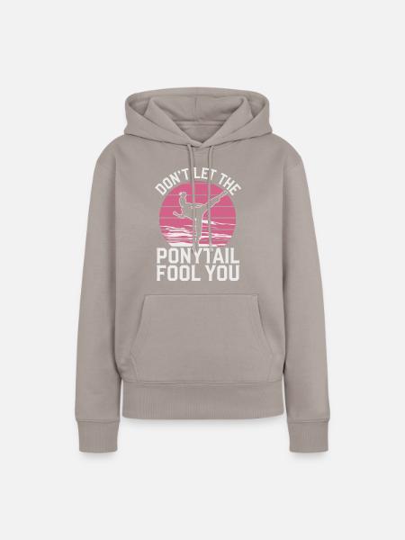 Kampfgeist mit Stil - Frauen Premium Bio Hoodie - Taupe