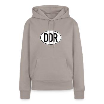 DDR Kennzeichen (zweifarbig) - Frauen Premium Bio Hoodie - Taupe - Vorne - Julia (174cm)