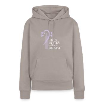 Das Leben ist besser mit einem Bassisten - Frauen Premium Bio Hoodie - Taupe - Vorne - Julia (174cm)
