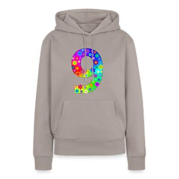 Fleurs numéro 9 - Sweat à capuche Premium bio Femme - taupe - Devant - Julia (174cm)