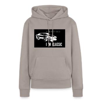 Ich bin nicht alt, ich bin klassisch. - Frauen Premium Bio Hoodie - Taupe - Vorne - Julia (174cm)