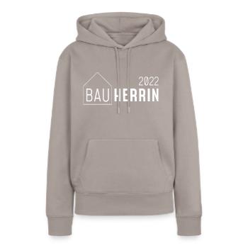 Haus mit Bauherrin Schriftzug 2022/ hell - Frauen Premium Bio Hoodie - Taupe - Vorne - Julia (174cm)