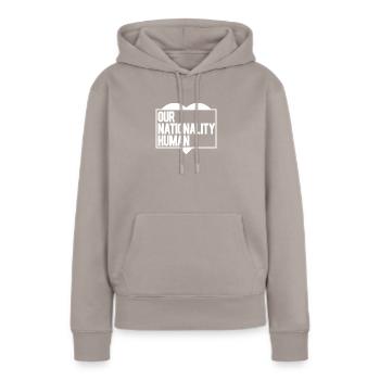 Nationalité Homme Contre le racisme Droits de l’homme - Sweat à capuche Premium bio Femme - taupe - Devant - Julia (174cm)