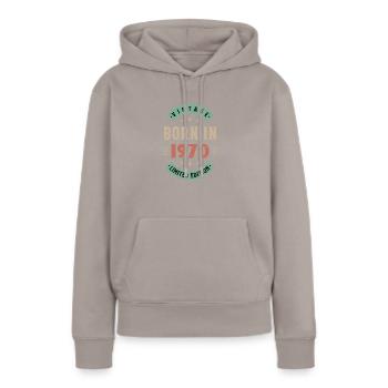1970 - Baujahr 1970 - Jahrgang 1970 - Frauen Premium Bio Hoodie - Taupe - Vorne - Julia (174cm)