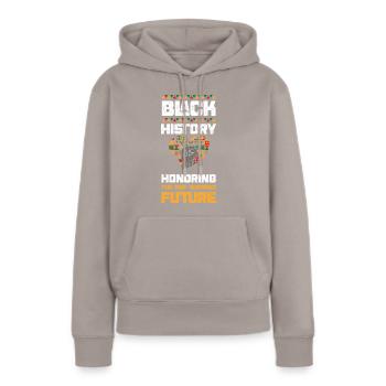 Black History Honoring The Past... - Frauen Premium Bio Hoodie - Taupe - Vorne - Julia (174cm)
