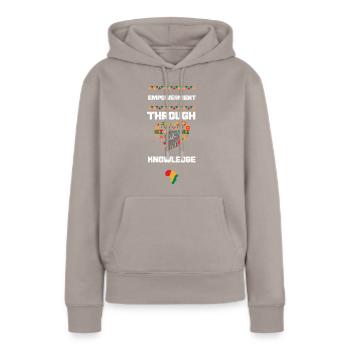 L’autonomisation par la connaissance - Sweat à capuche Premium bio Femme - taupe - Devant - Julia (174cm)