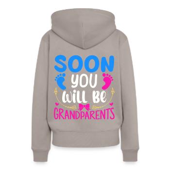 Wir werden Großeltern, Wir werden Oma und Opa - Frauen Premium Bio Hoodie - Taupe - Hinten - Julia (174cm)