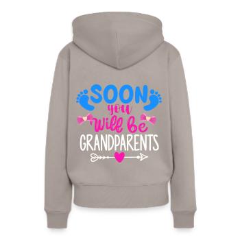 Wir werden Großeltern, Wir werden Oma und Opa - Frauen Premium Bio Hoodie - Taupe - Hinten - Julia (174cm)