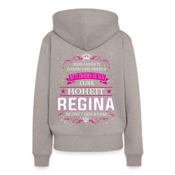 Eure Hoheit Regina betritt den Raum - Frauen Premium Bio Hoodie - Taupe - Hinten - Julia (174cm)