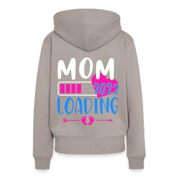 Mama loading 2023, werdende Mutter 2023 - Frauen Premium Bio Hoodie - Taupe - Hinten - Julia (174cm)