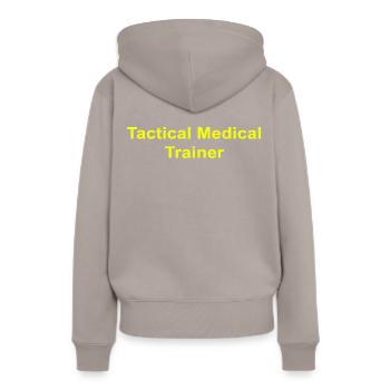 Tactical Medical Trainer - Frauen Premium Bio Hoodie - Taupe - Hinten - Julia (174cm)