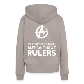 Anarchie - Frauen Premium Bio Hoodie - Taupe - Hinten - Julia (174cm)