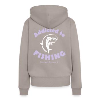 Abhängig von der Fischerei, zur Arbeit gezwungen - Frauen Premium Bio Hoodie - Taupe - Hinten - Julia (174cm)
