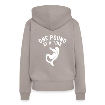 Ein Pfund nach dem anderen Schlauchmagen Bariatrisch - Frauen Premium Bio Hoodie - Taupe - Hinten - Julia (174cm)