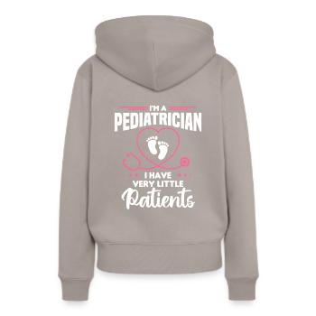 Ich bin Kinderarzt Ich habe sehr wenig Patienten - Frauen Premium Bio Hoodie - Taupe - Hinten - Julia (174cm)