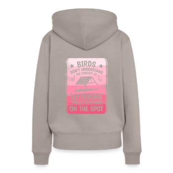 Vögel verstehen das Konzept der "Reste" nicht - Frauen Premium Bio Hoodie - Taupe - Hinten - Julia (174cm)