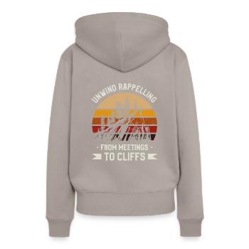 Entspannen Sie sich beim Abseilen von Meetings zu Klippen - Frauen Premium Bio Hoodie - Taupe - Hinten - Julia (174cm)