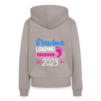 2023 Oma Loading Werdende Oma Großmutter - Frauen Premium Bio Hoodie - Taupe - Hinten - Julia (174cm)