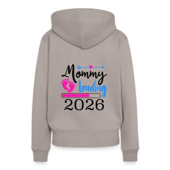 Mommy Loading 2026 Schwangerschaft Vorfreude - Frauen Premium Bio Hoodie - Taupe - Hinten - Julia (174cm)