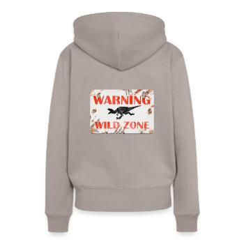 Conception de panneaux - AVERTISSEMENT. ZONE SAUVAGE. - Sweat à capuche Premium bio Femme - taupe - Dos - Julia (174cm)