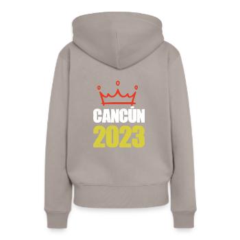 Cancún 2023 - Sweat à capuche Premium bio Femme - taupe - Dos - Julia (174cm)