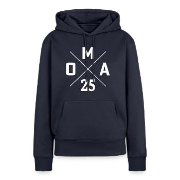 oma 2025 - Frauen Premium Bio Hoodie - Navy - Vorne - Julia (174cm)