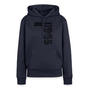 1965 - Sweat à capuche Premium bio Femme - bleu marine - Devant - Julia (174cm)