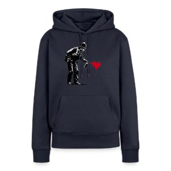 Un policier anglais asperge un cœur rouge - Sweat à capuche Premium bio Femme - bleu marine - Devant - Julia (174cm)