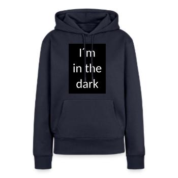 I am in the dark - Frauen Premium Bio Hoodie - Navy - Vorne - Julia (174cm)
