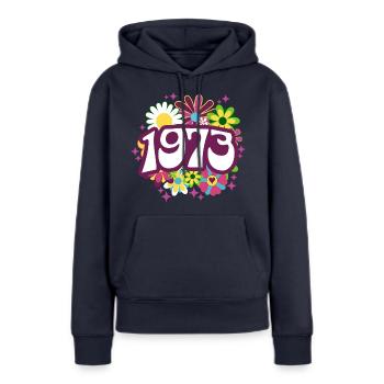 Fête Anniversaire Femme 1973 50 Ans Anniversaire - Sweat à capuche Premium bio Femme - bleu marine - Devant - Julia (174cm)