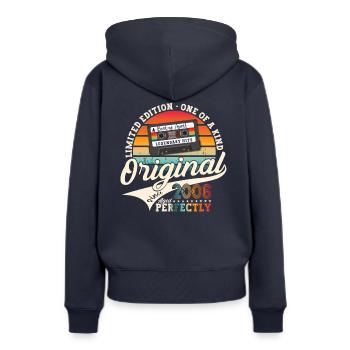 17. Geburtstag Mann April Jahrgang 2006 Kassette - Frauen Premium Bio Hoodie - Navy - Hinten - Julia (174cm)