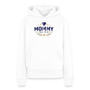 Mama seit 2026 – Proud Mom Design - Frauen Premium Bio Hoodie - Weiß - Vorne - Julia (174cm)
