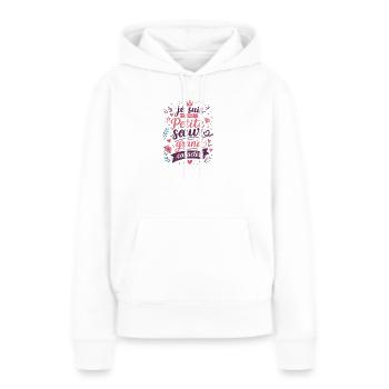 je suis une Petite sœur grand caractère - Sweat à capuche Premium bio Femme - blanc - Devant - Julia (174cm)