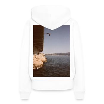 Gegen die Welt - Frauen Premium Bio Hoodie - Weiß - Hinten - Julia (174cm)