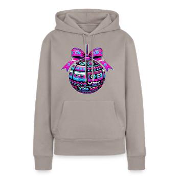 Retro Tech-Weihnachtsdeko im Neon-Y2K-Look - Frauen Premium Bio Hoodie - Taupe - Vorne - Julia (174cm)