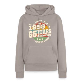 65 ans - anniversaire 1958 - Sweat à capuche Premium bio Femme - taupe - Devant - Julia (174cm)