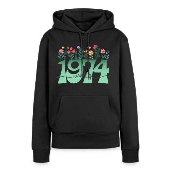 Motif Fleurs 1974 Fête Anniversaire Femme 50 Ans - Sweat à capuche Premium bio Femme - noir - Devant - Julia (174cm)