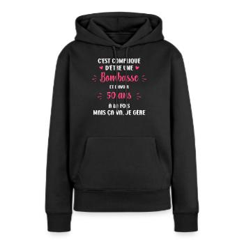 Bombasse et 50 ans - Sweat à capuche Premium bio Femme - noir - Devant - Julia (174cm)