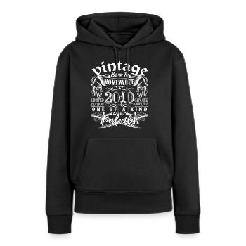 2010 Novembre 2010 anniversaire November 2010 - Sweat à capuche Premium bio Femme - noir - Devant - Julia (174cm)