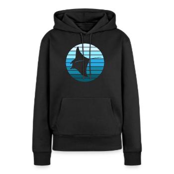 Mantarochen Eleganz im Ozean - Frauen Premium Bio Hoodie - Schwarz - Vorne - Julia (174cm)