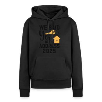Nous avons dit à l’adresse 2026 - Sweat à capuche Premium bio Femme - noir - Devant - Julia (174cm)
