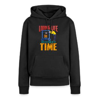 Impression 3D - Sweat à capuche Premium bio Femme - noir - Devant - Julia (174cm)