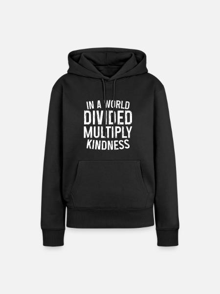 In A World Divided Multiplis Kindness 3 - Premium økologisk hettegenser for kvinner - svart