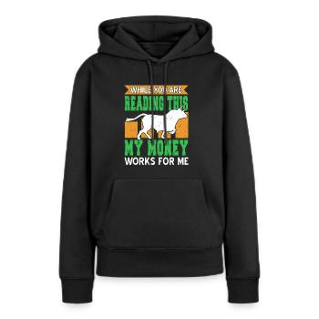 Während du dies liest, arbeitet Mein Geld für mich - Frauen Premium Bio Hoodie - Schwarz - Vorne - Julia (174cm)