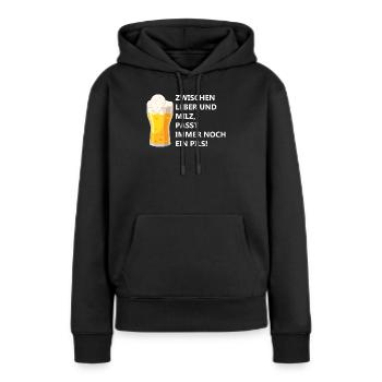 Zwischen Leber und Milz, passt immer noch ein Pils - Frauen Premium Bio Hoodie - Schwarz - Vorne - Julia (174cm)
